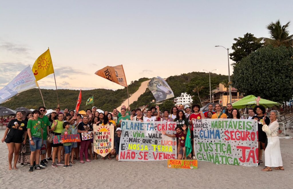 Participantes da Marcha Pelo Clima (Foto: Jenniffer Oliveira)